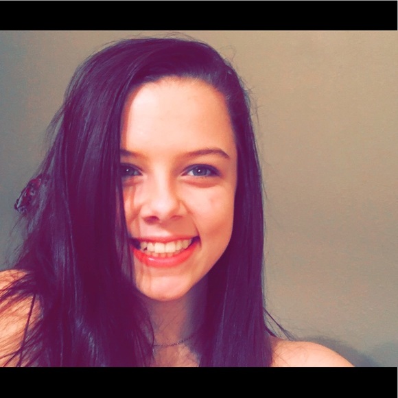 Meet your Posher, Elly - Picture 1 of 1